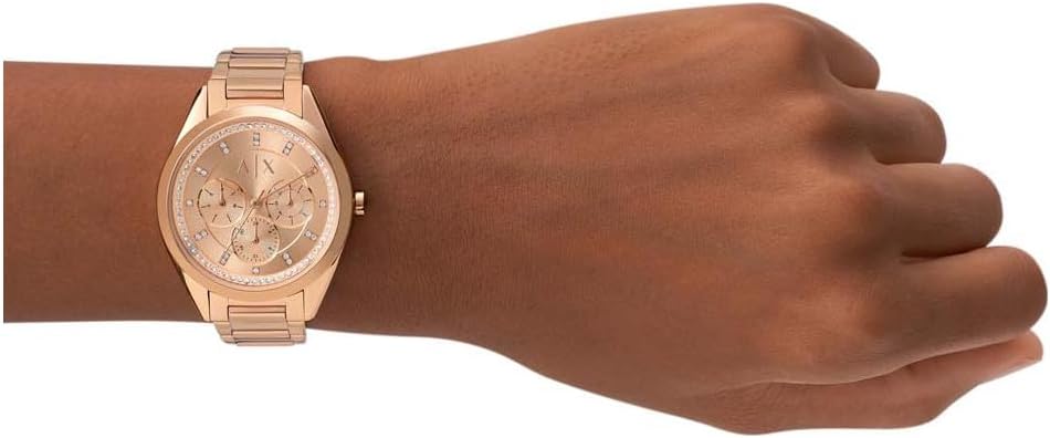 Detalle de Montre Armani Exchange pour femmes — élégance rosée et mouvement quartz multifonction