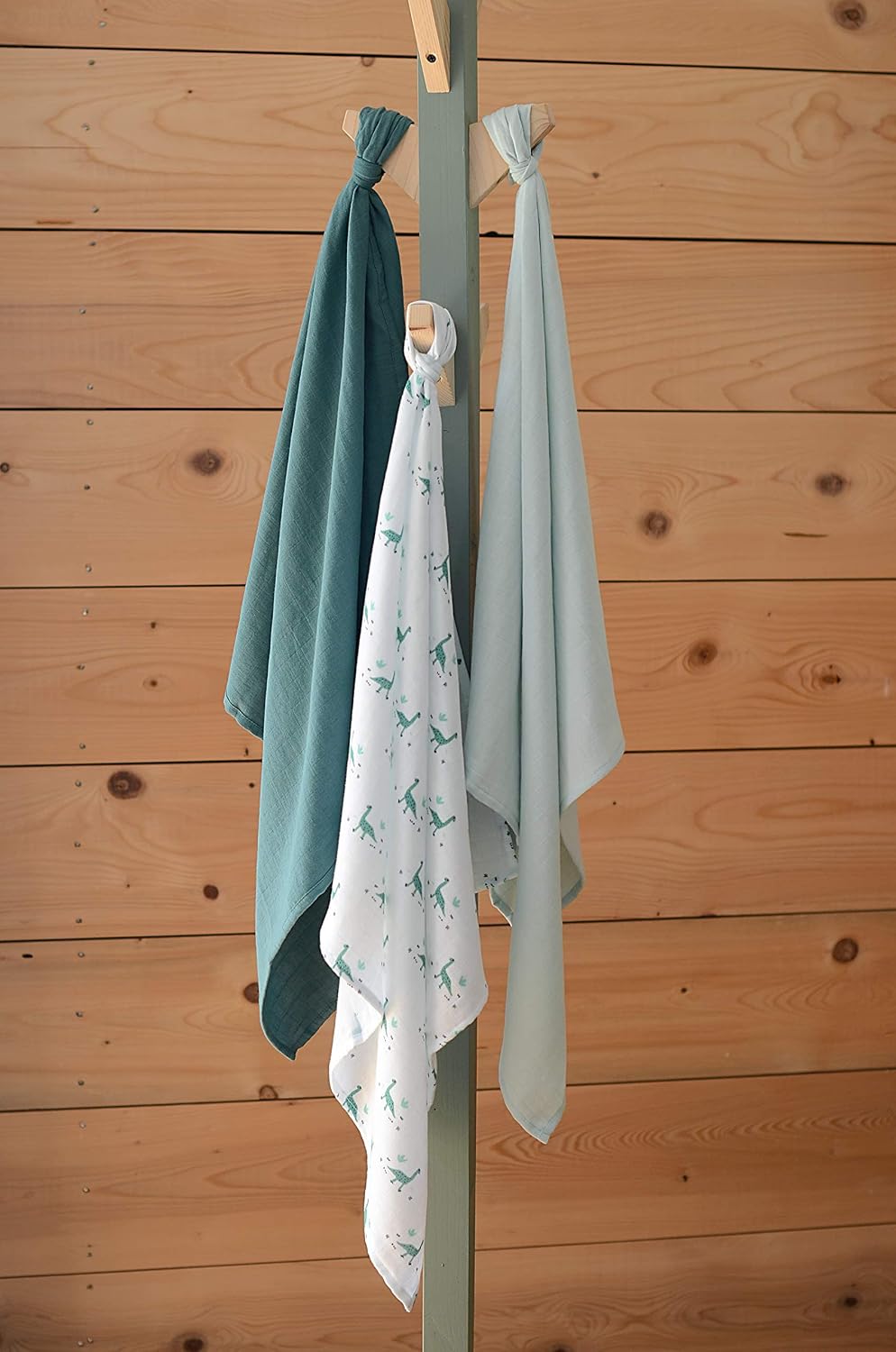 Detalle 2 de Béaba Lot de 3 langes bébé en mousseline de coton biologique 70x70 – Motif jurassique