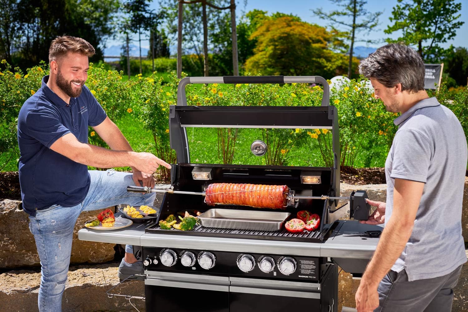 Detalle de RÖSLE Barquette Barbecue Universelle Professionnelle en Acier Inox 18/10 – Barquette 41 × 22 cm, 3 L, rebord haut