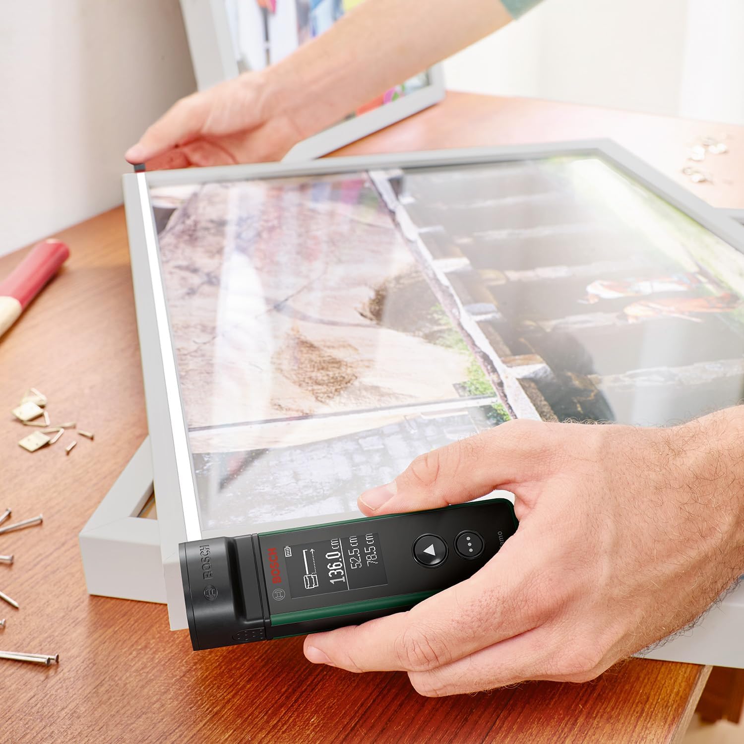 Detalle 2 de Bosch Télémètre laser Zamo 4e génération avec 3 adaptateurs (jusqu’à 25 m) et piles rechargeables USB-C