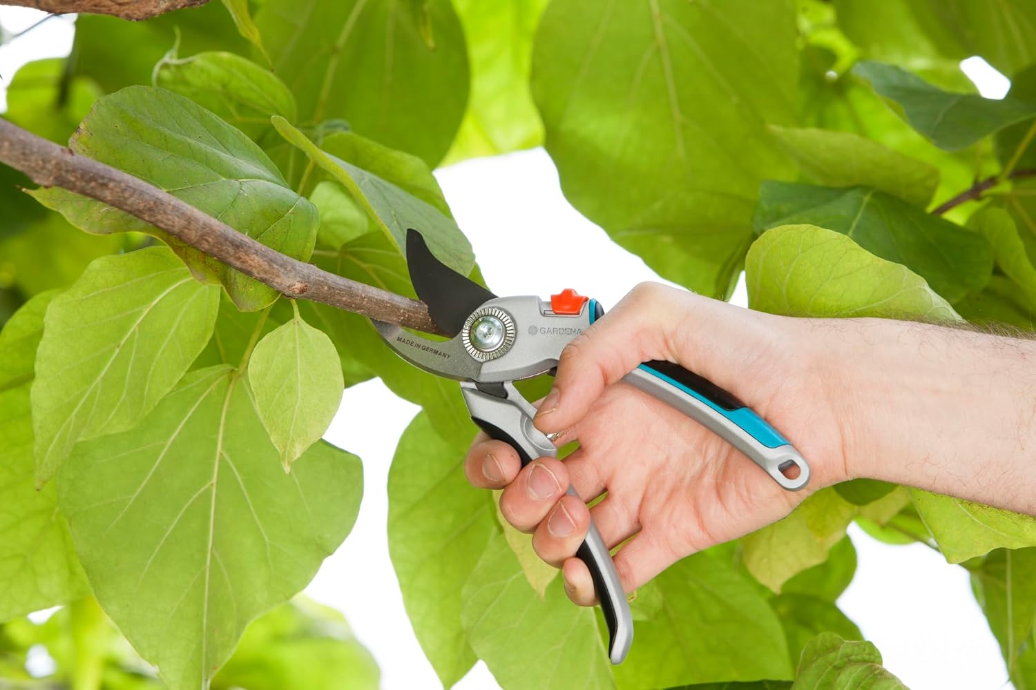Detalle de Gardena Comfort B/L 8906-20 : sécateur alu à lame franche pour coupes précises jusqu’à 25 mm
