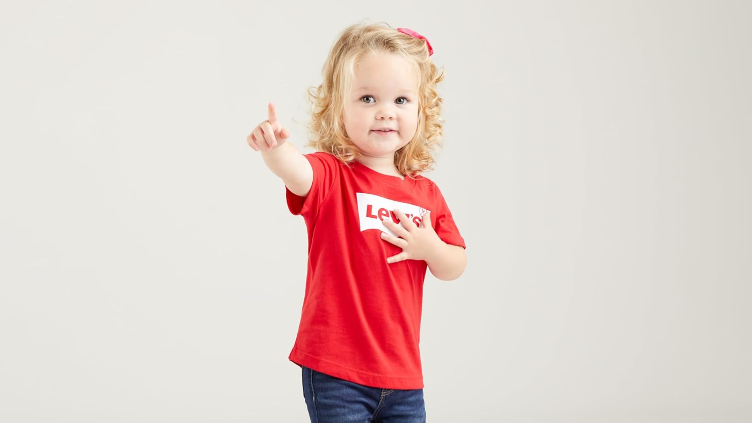 Detalle de Levi’s Boys Batwing Tee Boy : un t-shirt garçon confortable à détails Levi’s