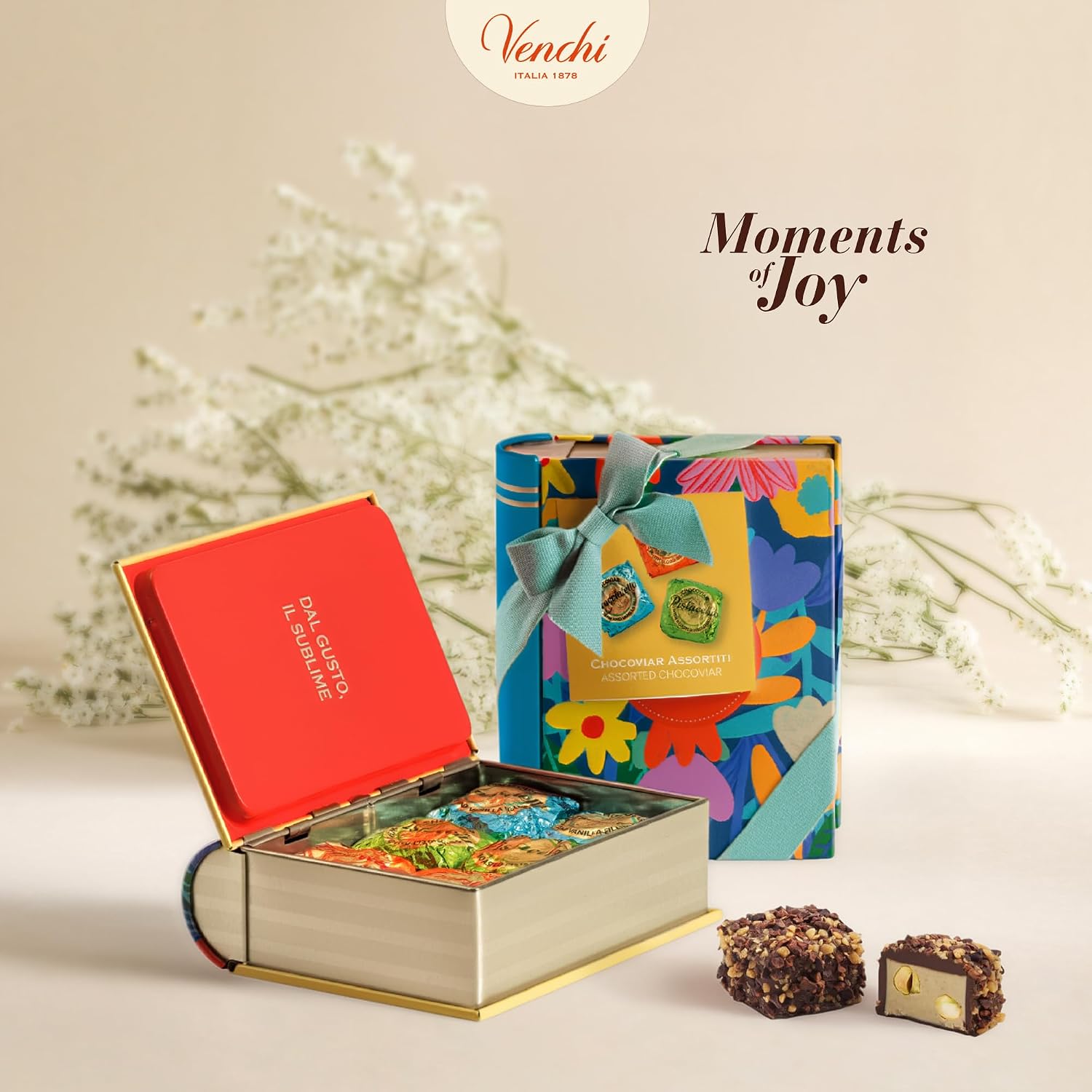 Detalle de Venchi Mini Livre en métal avec 6 chocolats Chocoviar assortis (117 g) – Collection Printemps Teresa Rego