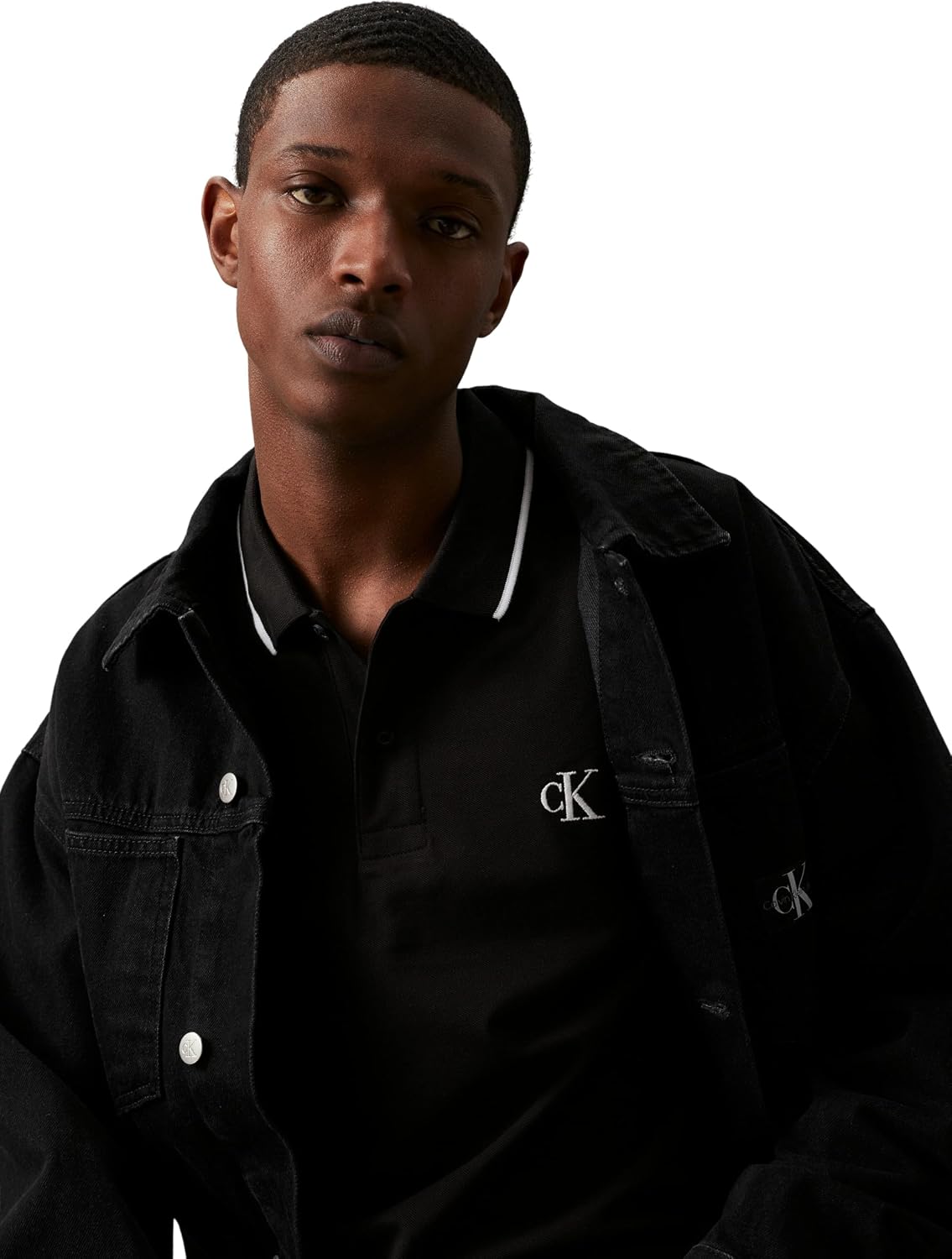 Detalle de Polo Calvin Klein Jeans manches courtes homme – coupe ajustée minimaliste