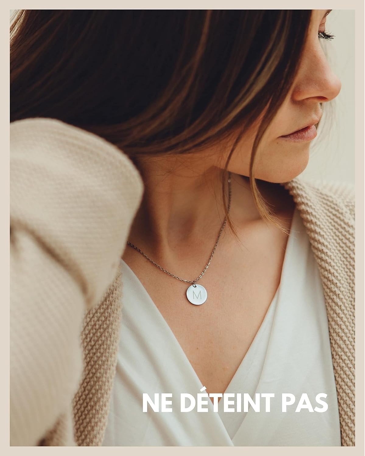 Detalle de GD GOOD.designs collier lettre gravée argenté