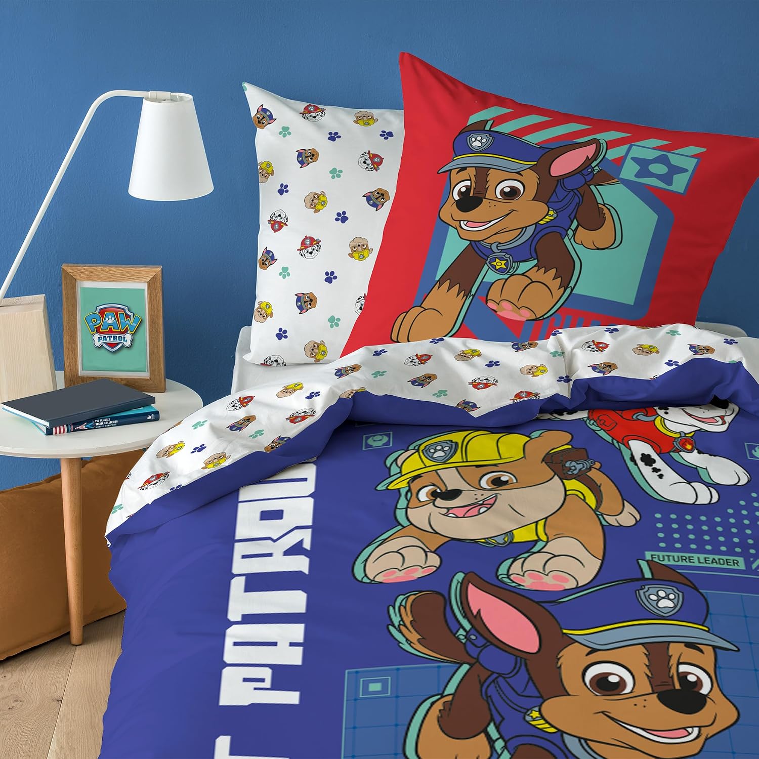 Detalle de PAT PATROUILLE Parure de lit Enfant – Housse 140x200 cm & Taie 63x63 cm, 100% coton, OEKO-TEX, bleu garçon – OMYDREAM