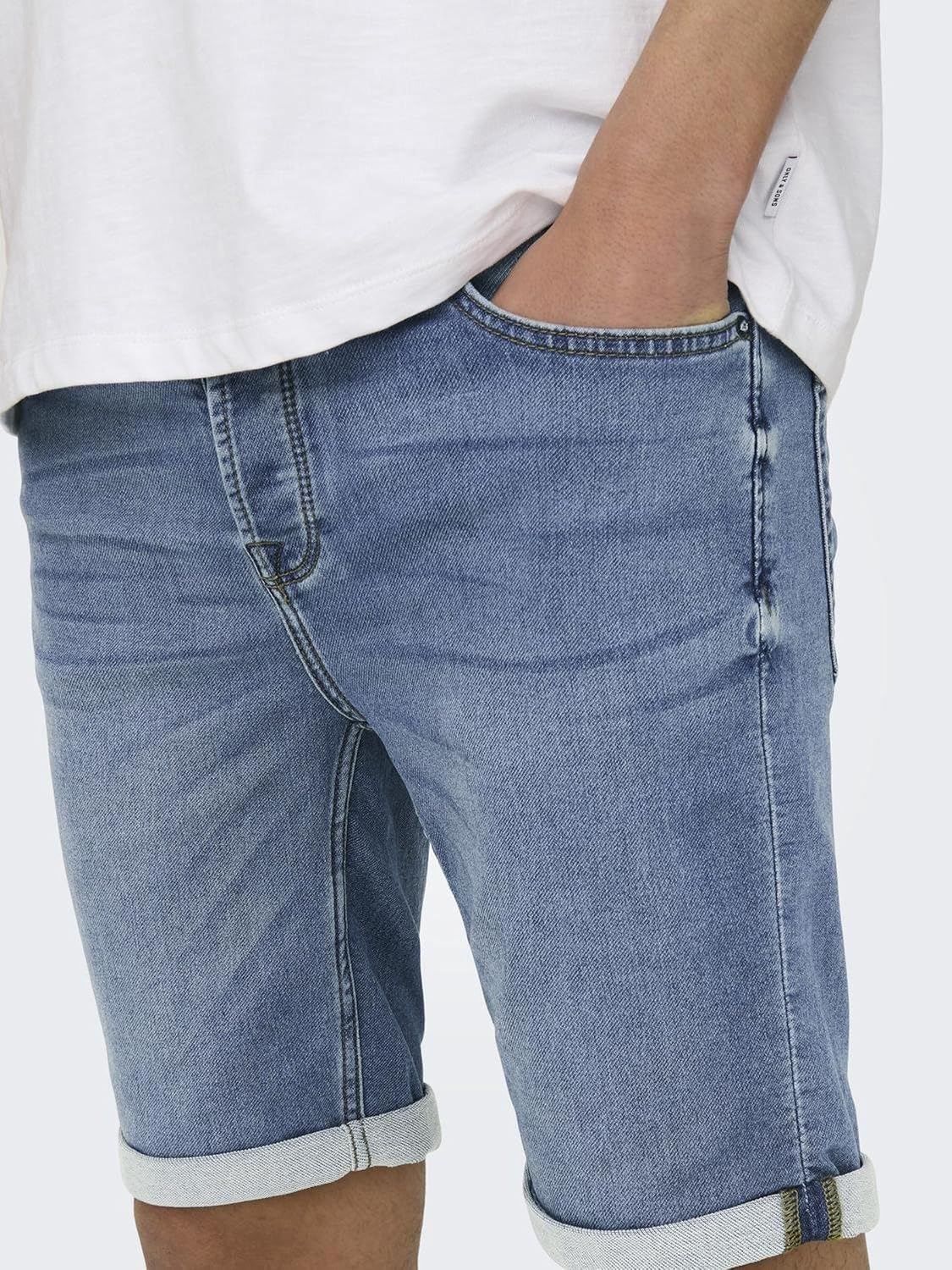 Detalle de Shorts en Denim Capri pour Hommes O&S 3/4 – Only & Sons, denim léger et coupe slim
