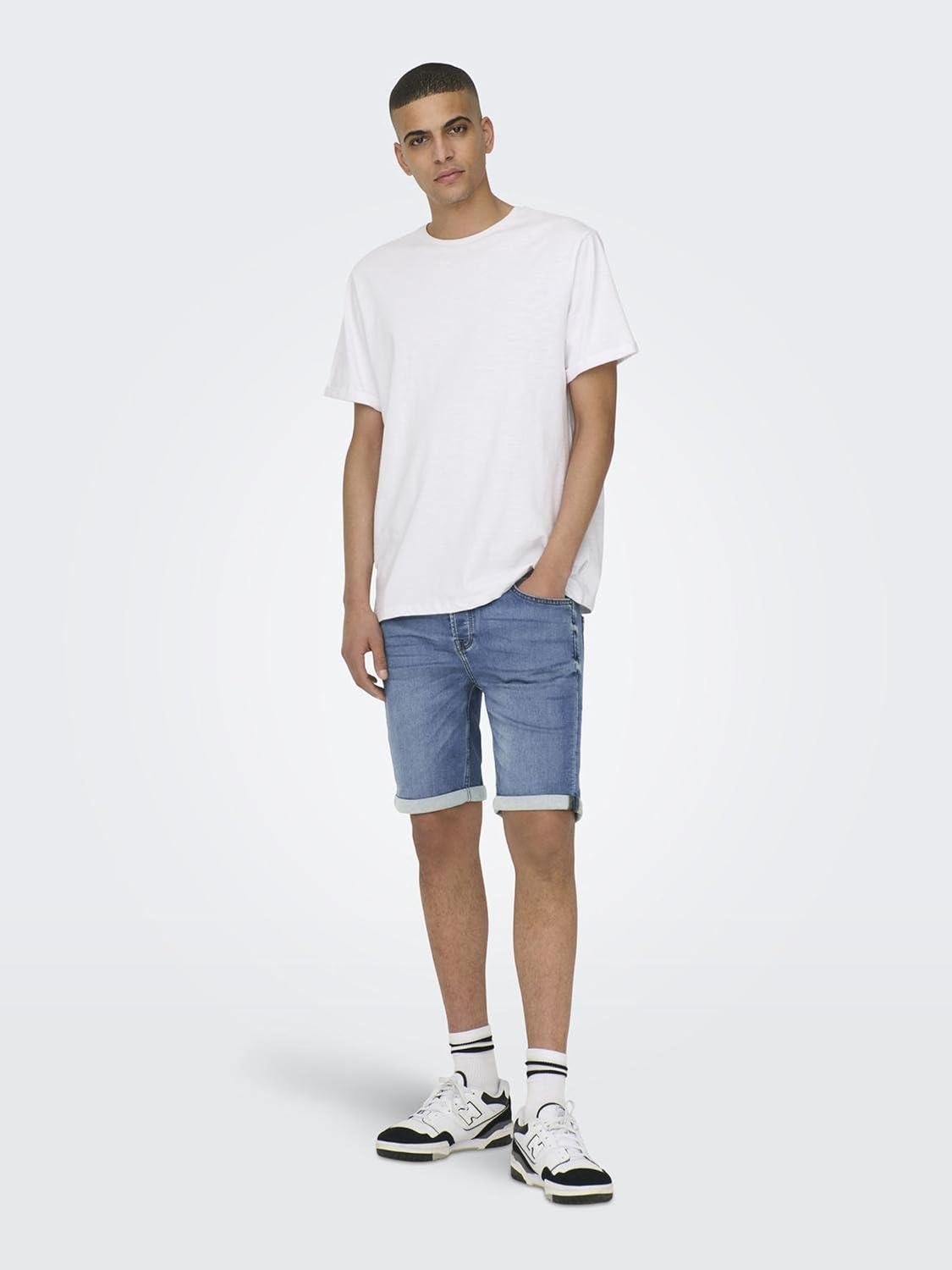 Detalle de Shorts en Denim Capri pour Hommes O&S 3/4 – Only & Sons, denim léger et coupe slim