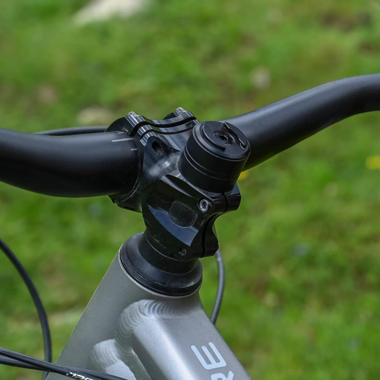 Detalle de SP Connect Micro Stem Bundle SPC+ pour Samsung S20 Ultra : support vélo guidon + fixation magnétique